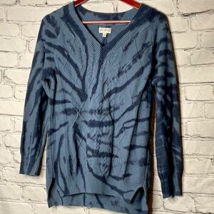 Juniors V Neck Sweater, NWT, Size Small